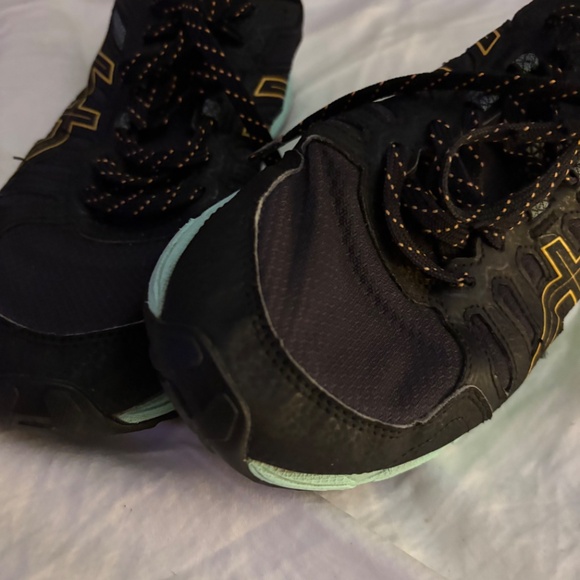 Women’s Asics Gel-Venture 7 Trail Running Shoes in Black and Mint Blue - Picture 7 of 8